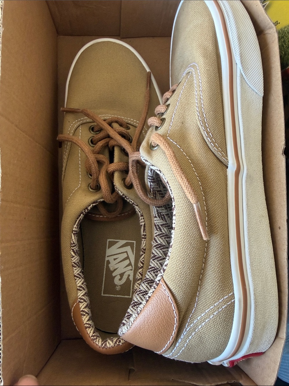 Vans men’s era size 7/ women’s size 8.5 Low Top Canvas Sneakers in Khaki